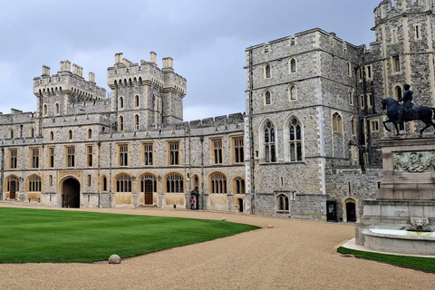 London: Royal Windsor & Runnymede Private Taxi Tour