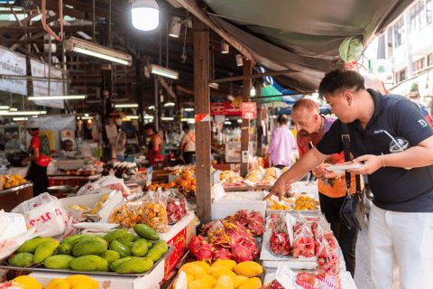 Chiang Mai: Evening Sightseeing and Local Food Guided Tour Group Tour