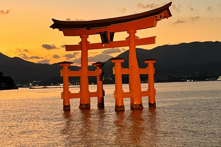 Hiroshima & Miyajima Island: Small Group Full-Day Sightseeing Tour