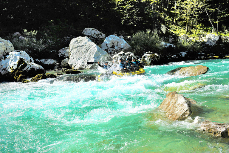 Bovec: Avontuurlijk raften op de rivier de Smaragd + GRATIS foto'sBovec: Avontuurlijk raften op de Emerald rivier + GRATIS foto