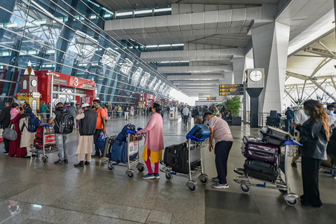 Von Delhi: Privater Transfer von Delhi nach Jaipur mit dem Ac Car