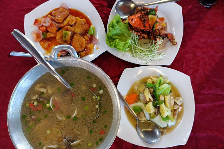 Kuala Lumpur: Kanching Falls, Eagle Feeding & Fireflies Tour Private Tour