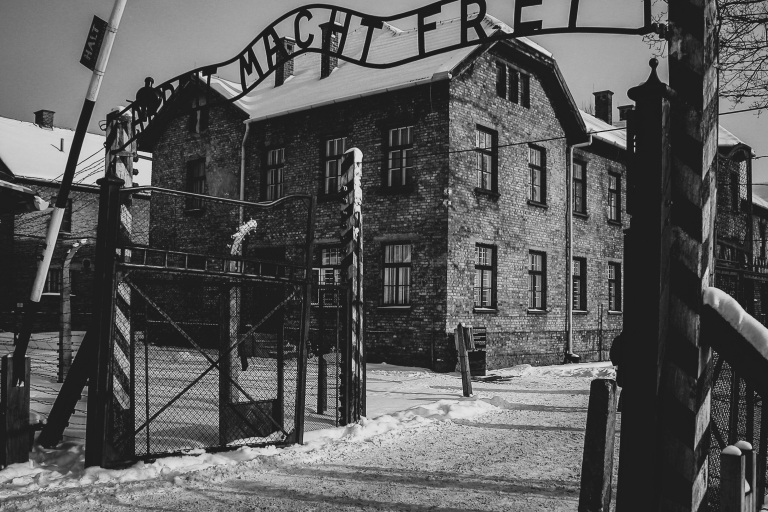 Depuis Cracovie : visite guidée d’Auschwitz-BirkenauVisite guidée en anglais à partir de lieux de rendez-vous choisis