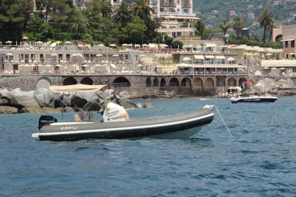 Portofino und der Golf von Tigullio: Premium Selbstfahrer Bootsverleih