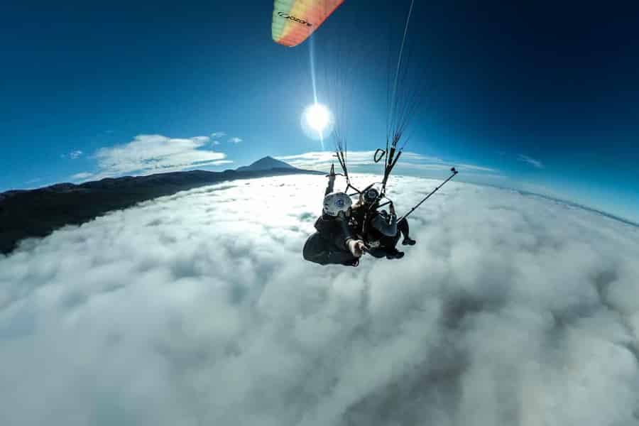 Paragliding Teneriffa: Flug vom Teide nach Puerto de la Cruz. Foto: GetYourGuide Paragliding Teneriffa: Flug vom Teide nach Puerto de la Cruz. Foto: GetYourGuide