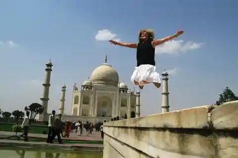 Taj stesso giorno con voli locali da Mumbai