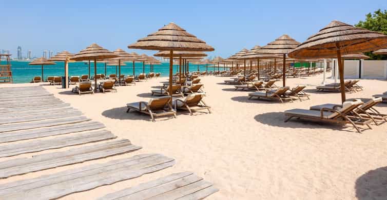 Doha: Doha Sands Beach Club Entry with Sunbed, Towel & Water