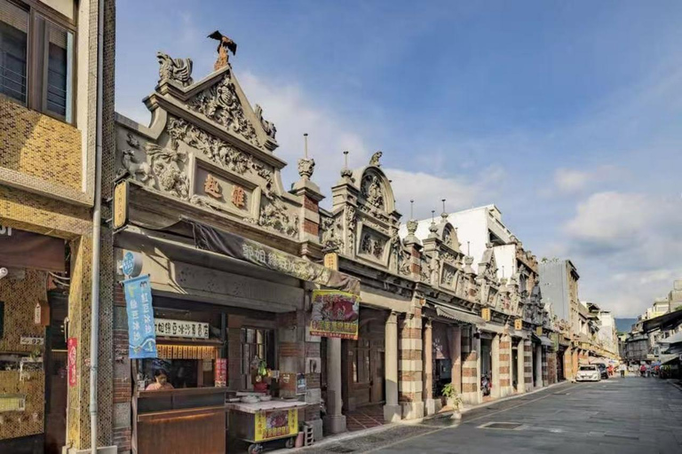 台北：桃园一日游（含蒋介石陵墓）10小时旅程 {四座商务轿车}