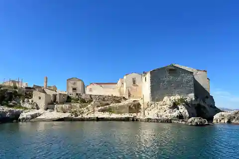 Siracusa Boat Tour: Tuna Factories of South East of Sicily