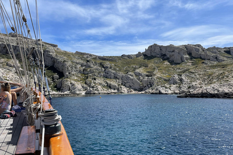 Marseille : parc des Calanques en voilier avec déjeuner