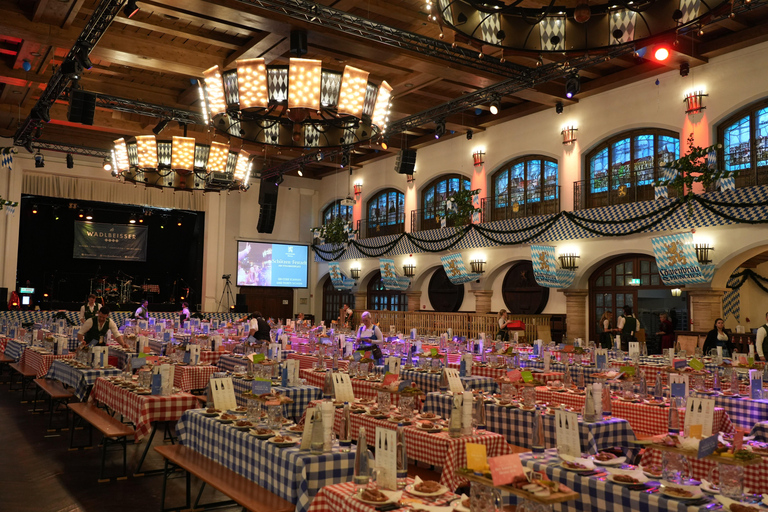 Munich: Oktoberfest Party Experience at the Bierpalast Munich: Oktoberfest Traditional Costume Night Experience at the Bierpalast