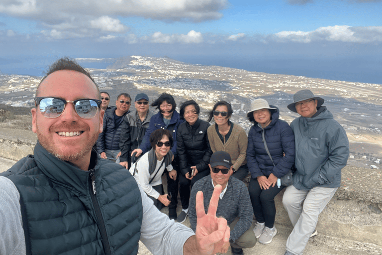 Santorini: From Reel to Real – Private Tour of Hidden Gems Santorin : visite privée en français – joyaux cachés