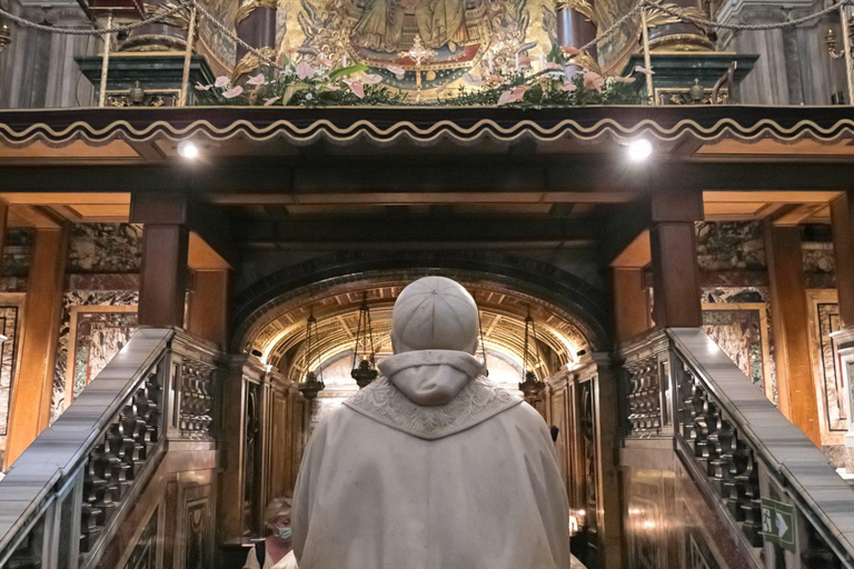 Basilicas, Holy Stairs, and Relics of Christ Jubilee 2025 Holy Doors Tour in Spanish