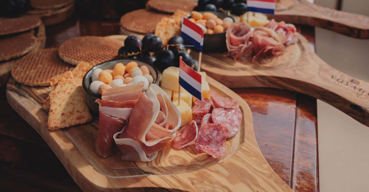 Afbeelding 1 van Amsterdam: luxe grachtenrondvaart van 2 uur met hapjes en drankjes