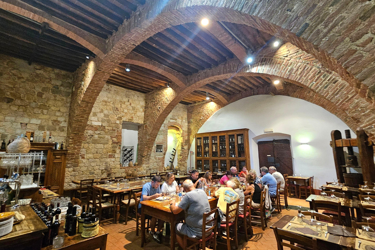 From Rome: Tuscany, Montepulciano Tour with Wine & Lunch English Tour Option