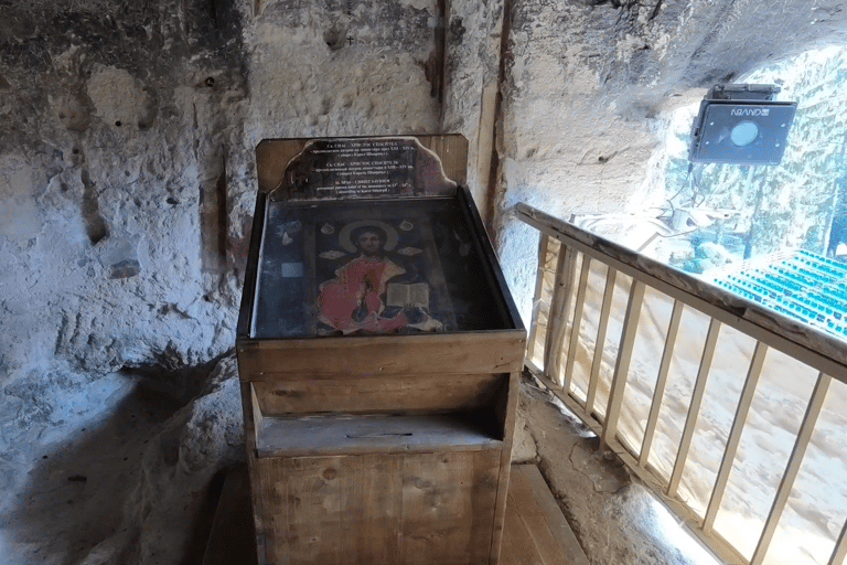 Varna: Winery Tour with Tasting & Aladzha Rock Monastery