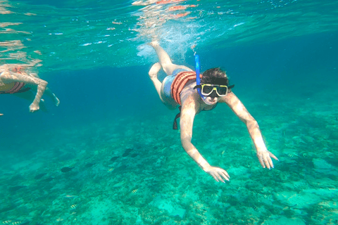 De Cancun: Passeio de catamarã pela Isla Mujeres com almoço e open bar