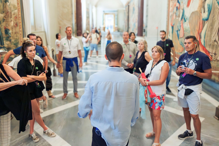 Rome: Vatican Museums & Sistine Chapel Fun Tour with Entry