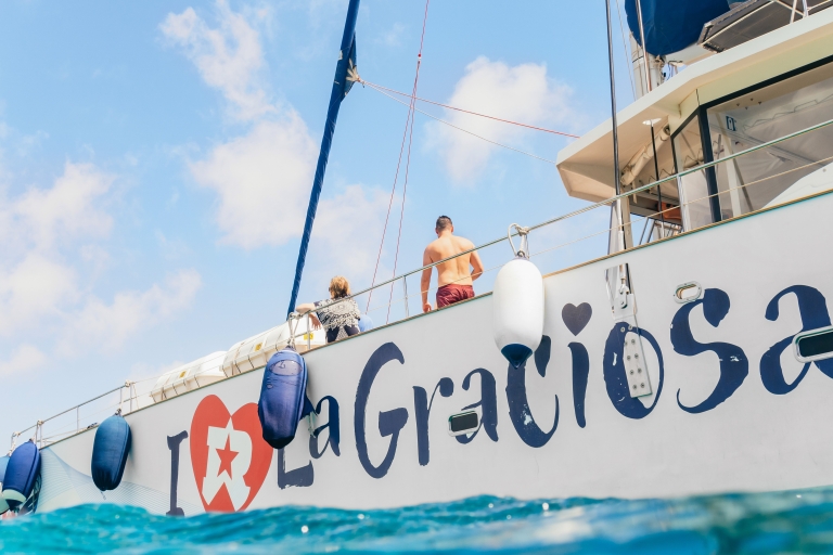 La Graciosa: Eilandcruise met lunch en wateractiviteitenLa Graciosa: luxe catamaranvaart met verse lunch
