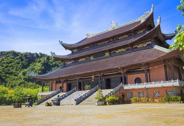 Hanoi: Van Long Nature Reserve & Bai Dinh Pagoda Tour