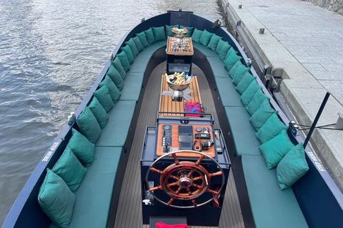 Amsterdam: Rejs łodzią z przewodnikiem i opcją nieograniczonych napojówBilet rodzinny