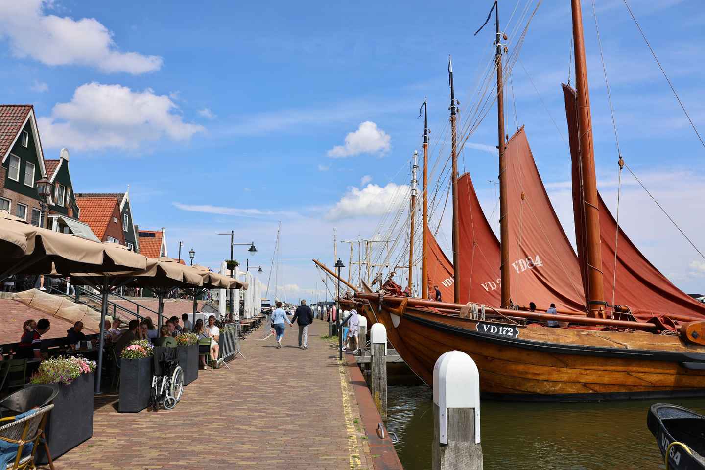 Authentic Volendam Half-Day Trip: Traditions, Food & Crafts