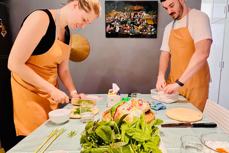 Cours de cuisine locale avec un habitantCours de cuisine de haut niveau dans une maison locale dotée d&#039;une cuisine confortable