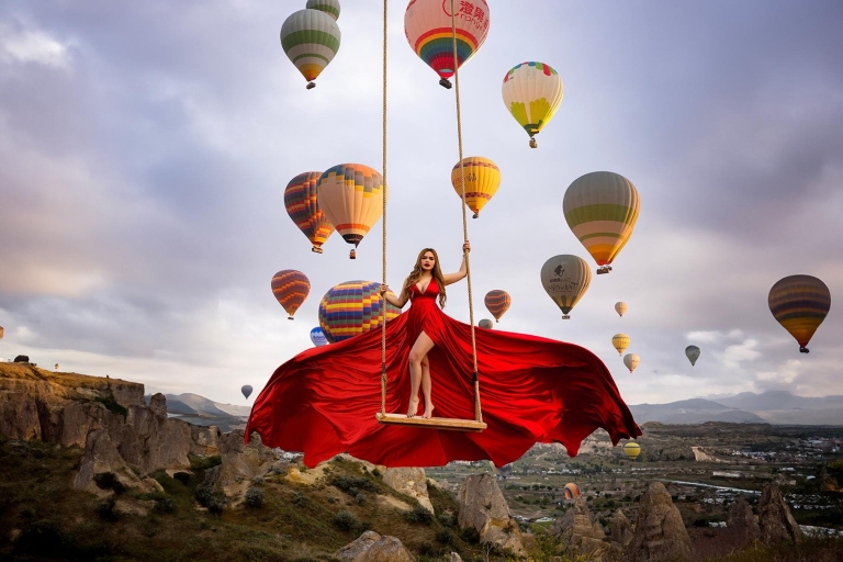 Cappadocia: Taking photo with Swing at hot air balloon view