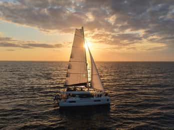 L'ile-rousse Corsica: escursione gourmet in catamarano al tramonto