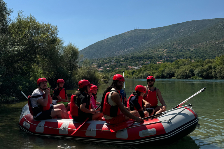 موستار: مغامرة التجديف في نهر نيريتفا