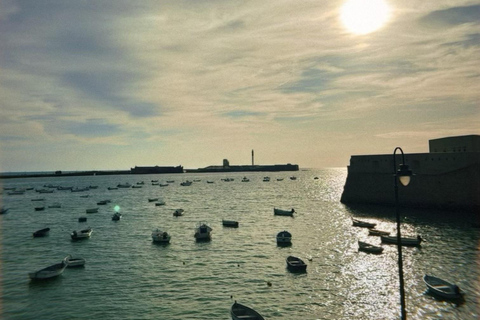 Cádiz: Walking Tour with Tapas and Drinks