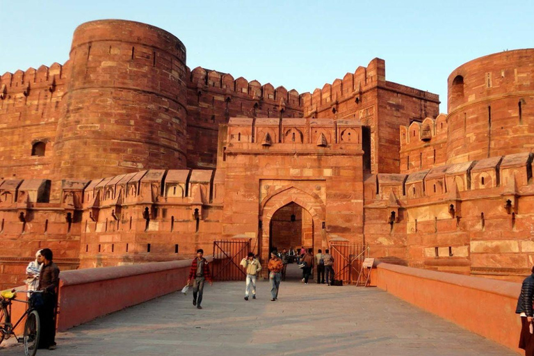 Desde Delhi:Visita nocturna al Taj Mahal en coche con hotel de 5 estrellasCoche + Conductor + Guía