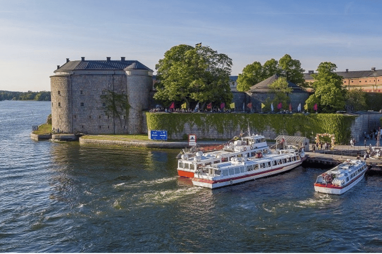 Estocolmo: Passeio de barco guiado pelo Arquipélago de Vaxholm
