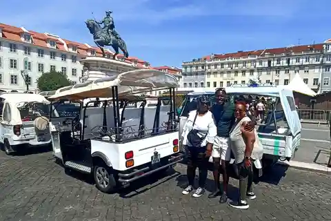 Lisboa: Excursão de meio dia em Tuk Tuk a Alfama, Bairro Alto e Belém