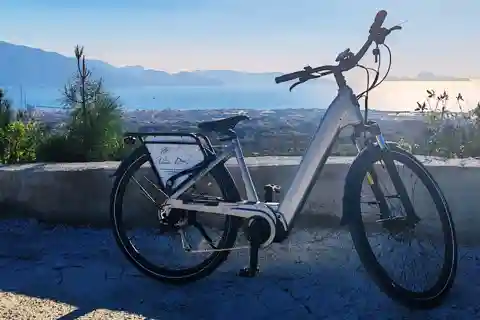Miete ein E-Bike für die Vesuv- und Weinverkostungstour