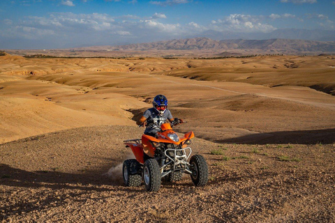 Marrakech: Giro nel deserto di Agafay in quad e cammello con cena spettacolo