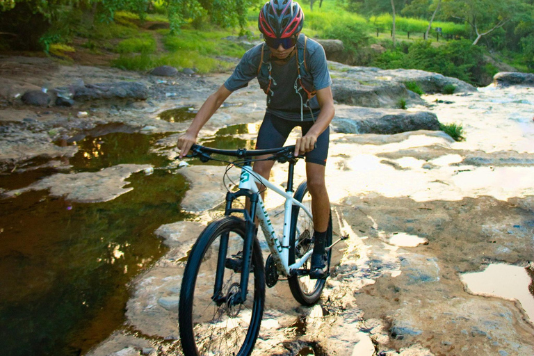 Mountain Bike Sightseeing Tour to the Salto de Malacatiupán