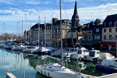 Visita privata con guida dal vivo di Mont Saint-Michel e Honfleur in MercedesPrivato Mont Saint-Michel, Honfleur da Parigi in Mercedes