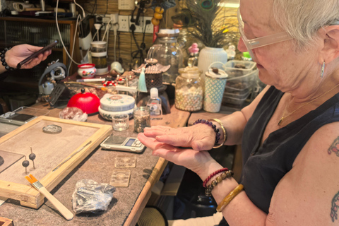 Beijing: Chinese Fragrant Bracelet Making