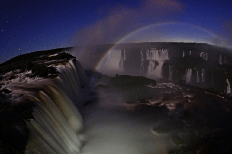 Desde Foz do Iguaçu: Tour nocturno en las Cataratas