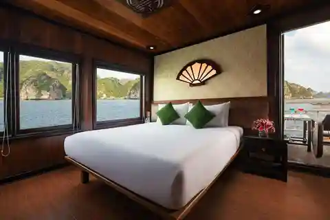 Hanói: Crucero de 2 días por la Bahía de Halong con Kayak