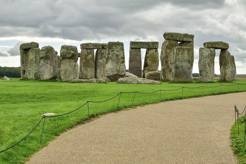 From London: Windsor Castle & Stonehenge Private Day Trip