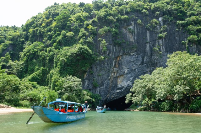 Phong Nha:1-day experience amazing Paradise Cave & Dark Cave