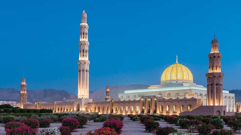 Muscat: Group City Tour with Pickup and Lunch or Dinner