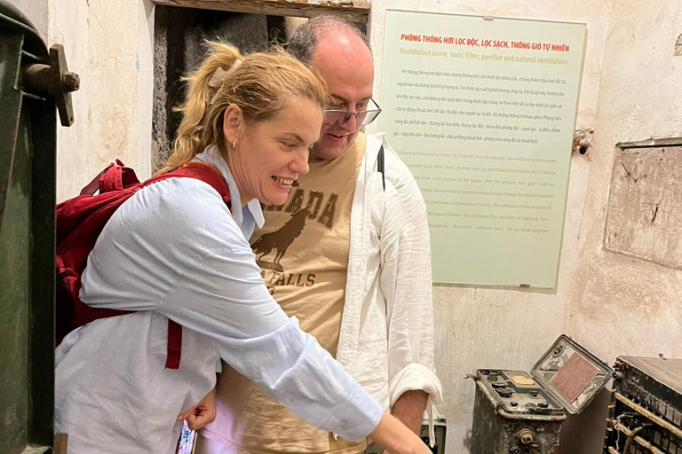 河内吉普车探索之旅：河内希尔顿、城堡、B52和火车站乘坐吉普车探索河内市