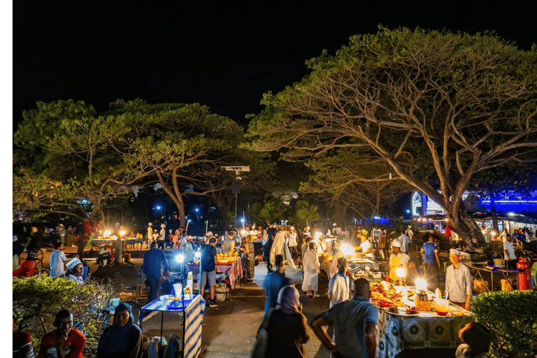 Excursão a Stone Town e à Quinta das Especiarias com almoço tradicionalPasseio pela Cidade de Pedra e Fazenda de Especiarias com Almoço Tradicional