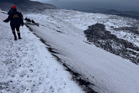 Etna in winter: hike to 3000 meters with cable car and guide