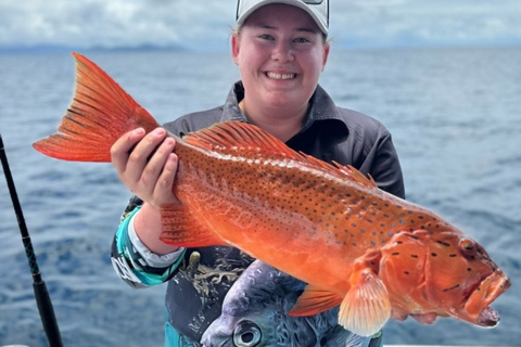 Cairns: Great Barrier Reef Fishing Charter with Lunch