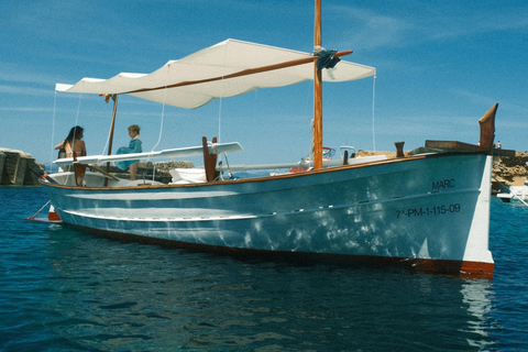 Come and enjoy our sightseeing tour along the coast of Alcúdia: Mallorca