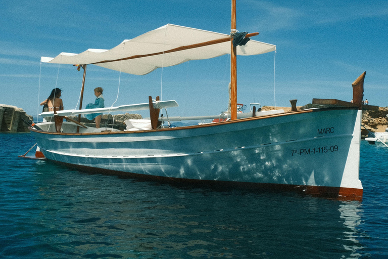 Come and enjoy our sightseeing tour along the coast of Alcúdia: Mallorca